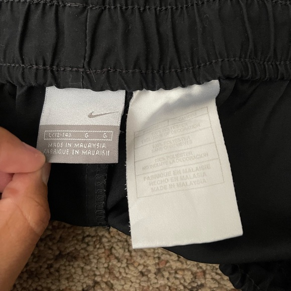 Ladies Nike shorts - Picture 3 of 3